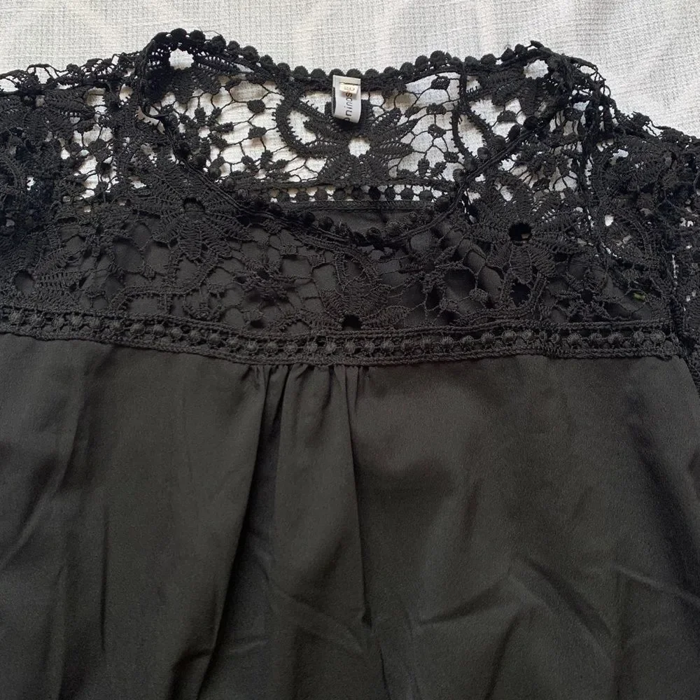Gorgeous Top‎ Black Blouse with Crochet Embroidery Lace Style Accents - Picture 5 of 5